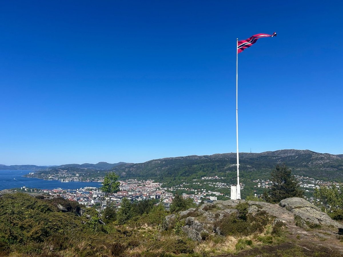 Strandafjellet (294&nbsp;m)