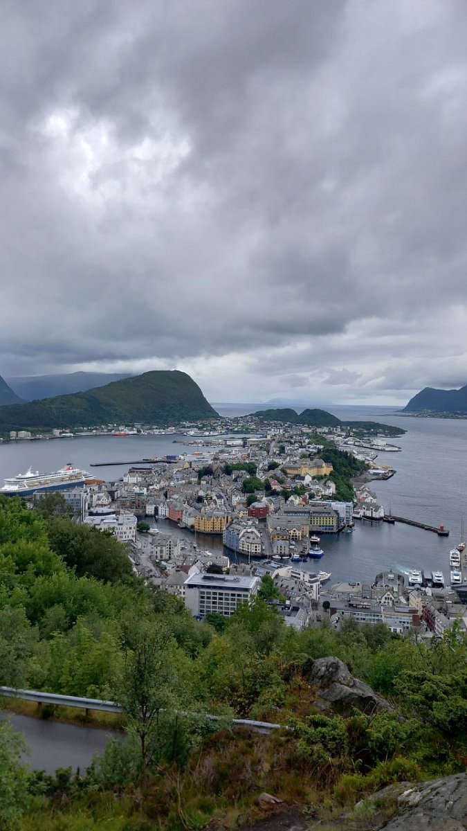 Kniven (158&nbsp;m)