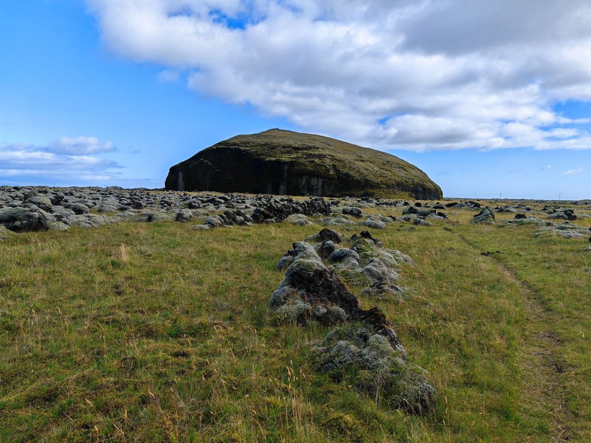 Orustuhóll (85&nbsp;m)